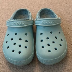 Fluffy teal crocs